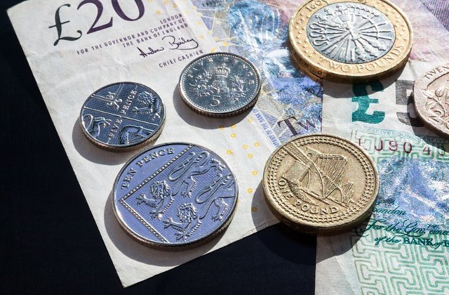 Un britanic a cheltuit 30.000 de lire sterline din economii pentru a contesta, fara succes, o amenda de 100 de lire