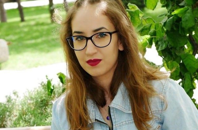 O tanara de 19 ani a fost spulberata de tren. In acelasi loc a murit si prietenul ei, in urma cu 5 luni