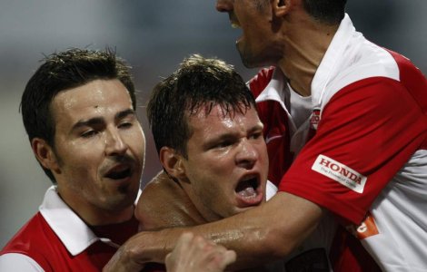 &#39;Razboi civil&#39; la Dinamo: Marius Niculae a vrut sa-i bata pe Torje si Simao