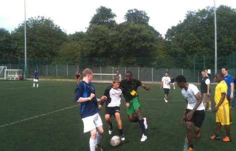 Usain Bolt si Yohan Blake au trecut la minifotbal