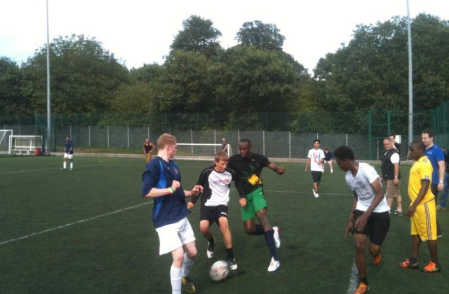 Usain Bolt si Yohan Blake au trecut la minifotbal