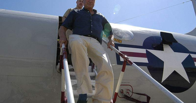 Michael Douglas il va juca pe presedintele Ronald Reagan