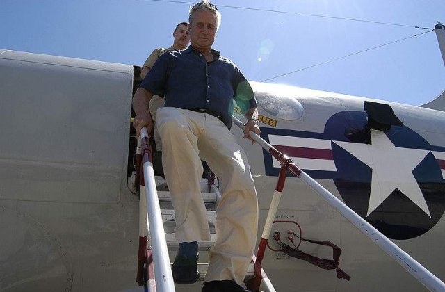 Michael Douglas il va juca pe presedintele Ronald Reagan