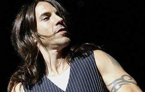 Solistul Red Hot Chili Peppers a iesit joi seara in Centrul Vechi