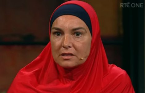 Prima aparitie publica a cantaretei Sinead O`Connor, dupa ce s-a convertit la islam / VIDEO