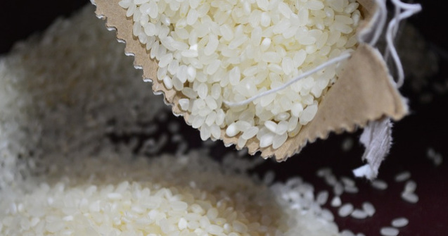 Satenii din Filipine primesc orez in schimbul deseurilor, in lupta contra plasticului