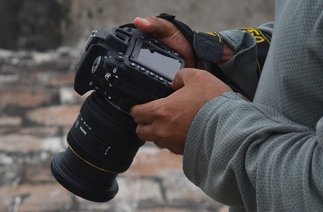 Charlie Cole, autorul celebrei fotografii din Piata Tiananmen, a murit la 64 de ani