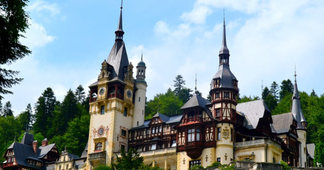 USR someaza Ministerul Culturii sa ia masuri urgente pentru prelungirea contractului de inchiriere a Castelelor Peles si Pelisor