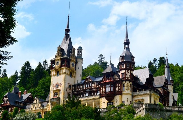 USR someaza Ministerul Culturii sa ia masuri urgente pentru prelungirea contractului de inchiriere a Castelelor Peles si Pelisor