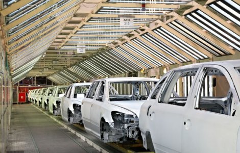 Studiu: producatorii auto vor fi obligati sa-si diminueze costurile in urmatorii 10 ani, iar automatizarea va creste in fabrici