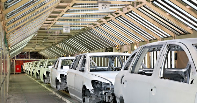 Studiu: producatorii auto vor fi obligati sa-si diminueze costurile in urmatorii 10 ani, iar automatizarea va creste in fabrici