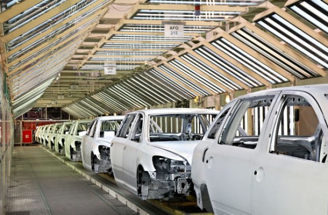 Studiu: producatorii auto vor fi obligati sa-si diminueze costurile in urmatorii 10 ani, iar automatizarea va creste in fabrici