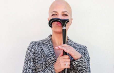 Selma Blair complet schimbata de la scleroza multipla