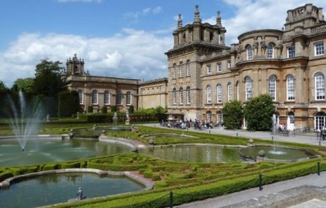 Un vas de toaleta din aur, in valoare de 1 milion de lire sterline, furat din Palatul Blenheim/ FOTO