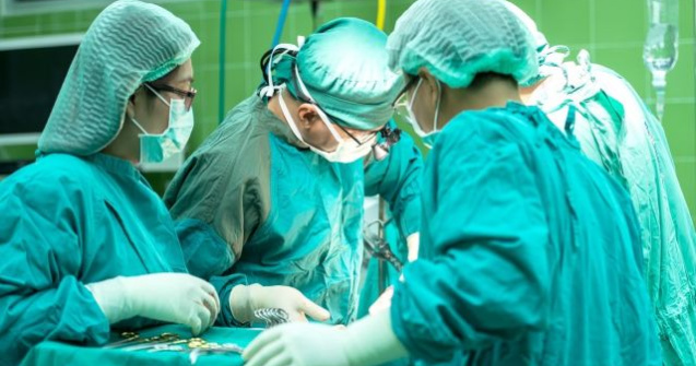 Un chist renal de peste 12 kilograme, cel mai mare din lume, extirpat cu succes de medici