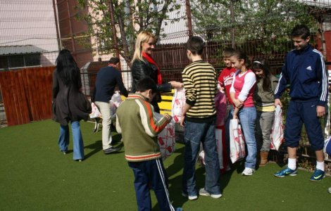 'Vedetele in figuri' doneaza bani de Ziua Internationala a Copilului