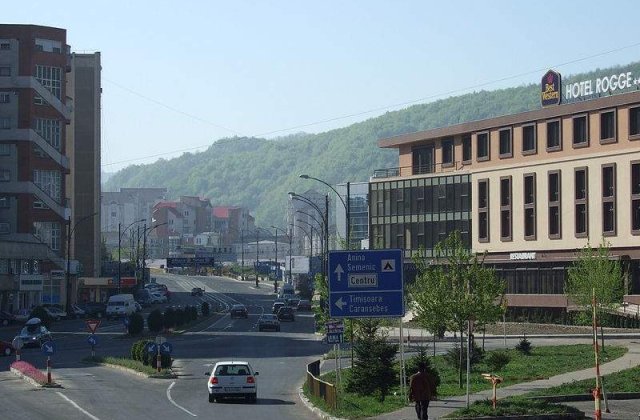 Doi raniti in urma unei explozii intr-un bloc din Resita