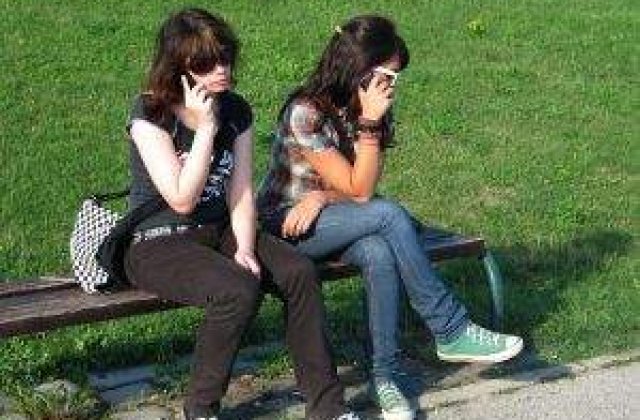 Telefoanele mobile contin de 10 ori mai multi microbi decat capacul de WC