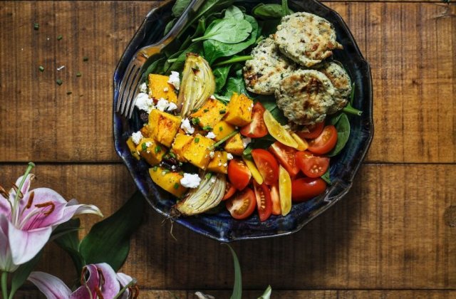 Studiu: Vegetarienii si veganii prezinta un risc mai ridicat de accidente vasculare cerebrale in comparatie cu persoanele care consuma carne