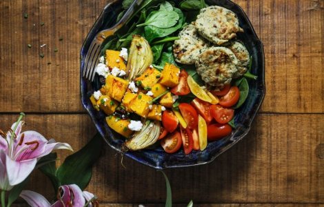 Studiu: Vegetarienii si veganii prezinta un risc mai ridicat de accidente vasculare cerebrale in comparatie cu persoanele care consuma carne