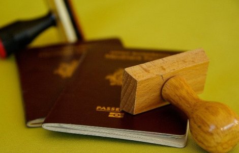 Romanca, arestata pe aeroportul din Atena cu sute de pasapoarte in bagaj