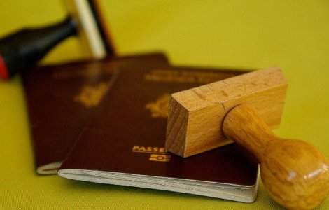 Romanca, arestata pe aeroportul din Atena cu sute de pasapoarte in bagaj