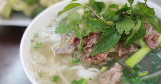 Autoritatile dintr-un oras vietnamez solicita locuitorilor sa nu mai consume carne de caine: "Nu este un obicei sanatos"