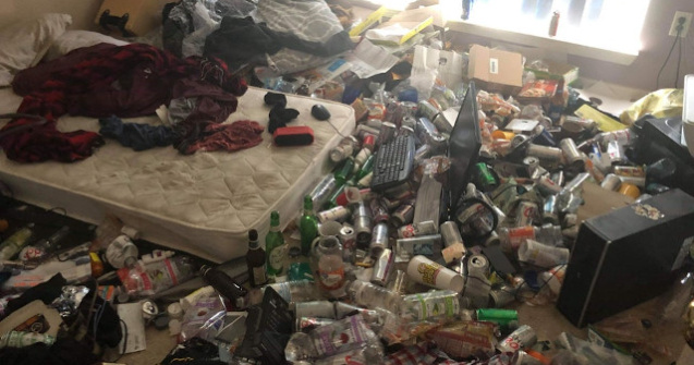  Top  Nu ai vrea sa locuiesti cu ei: 15 colegi de camera care transforma totul intr-o catastrofa