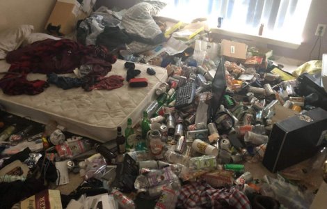  Top  Nu ai vrea sa locuiesti cu ei: 15 colegi de camera care transforma totul intr-o catastrofa