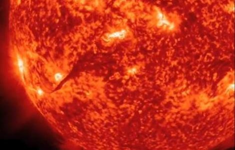 Eruptie solara spectaculoasa, inregistrata de NASA