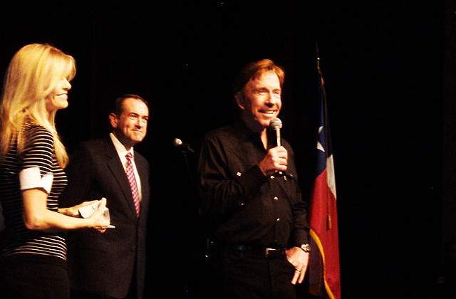 [VIDEO] Chuck Norris: Realegerea lui Obama va aduce "1.000 de ani de intuneric"