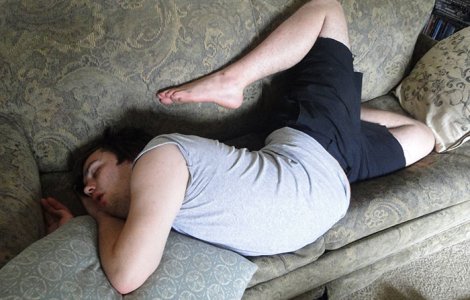  Top  Unii oameni chiar pot dormi oriunde. 10+ persoane surprinse in ipostaze ciudate, in timp ce dormeau