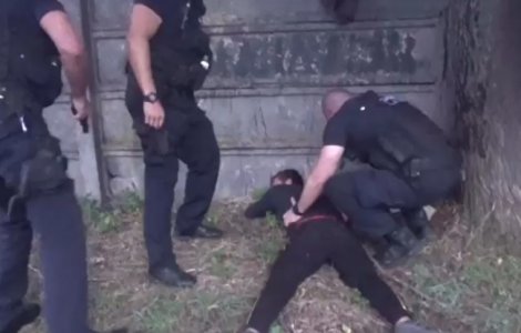 Arad: Pensionara ramasa fara pensie dupa ce s-a oferit sa recompenseze un barbat care a ajutat-o la bagaje