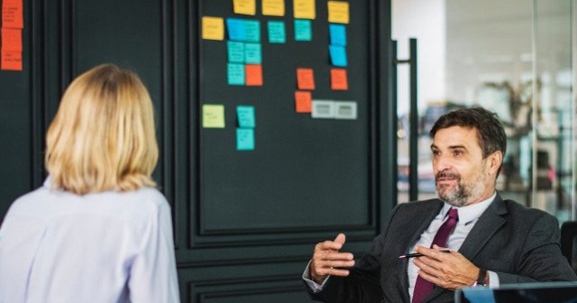 Peste jumatate dintre angajati vor sa ceara o majorare salariala pana la finele anului