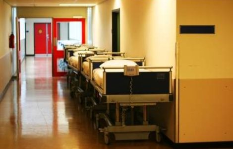 Femeia bolnava de gripa porcina a fost 'externata' doar de ochii lumii