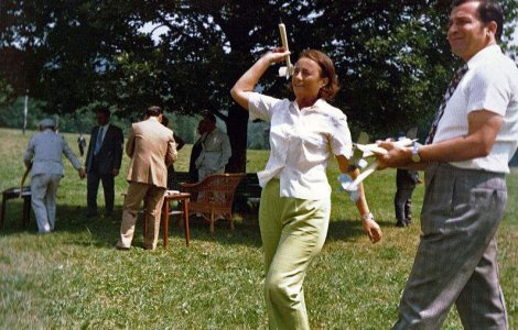 Teza de doctorat a Elenei Ceausescu poate fi cumparata de pe Amazon.com