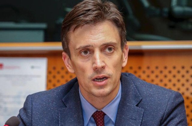 Catalin Ivan si-a depus candidatura pentru alegerile prezidentiale: "Ne propunem sa facem altfel politica"