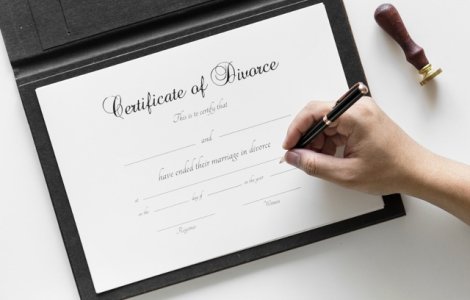 Un barbat a falsificat semnatura sotiei sale pentru a divorta de ea