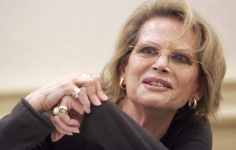 Claudia Cardinale si-a publicat biografia in fotografii