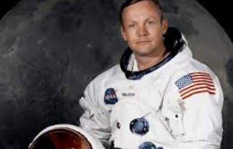 Trupul lui Neil Armstrong, scufundat in ocean