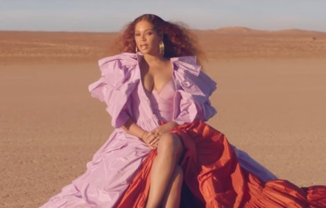  Top  10+ momente cand fanii au dat in judecata vedetele din motive absurde