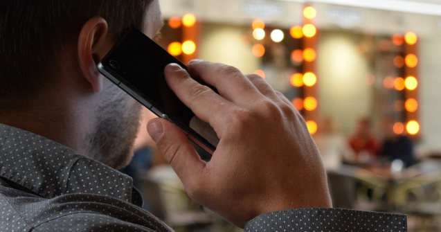 Un englez, pus sub acuzare pentru ca a sunat la serviciul de urgenta si a ragait