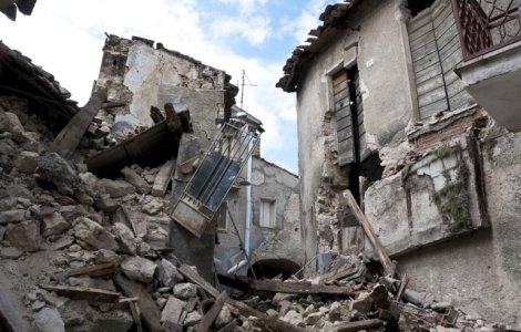 Cel putin 7 morti si 5 raniti in urma seismului produs in Indonezia