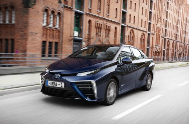 Toyota va lansa noua generatie Mirai in 2020: "Masinile electrice alimentate cu hidrogen au un potential urias"