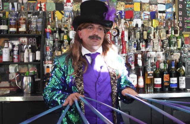 Un american a intrat in Cartea Recordurilor cu cele mai lungi extensii de unghii din lume / VIDEO