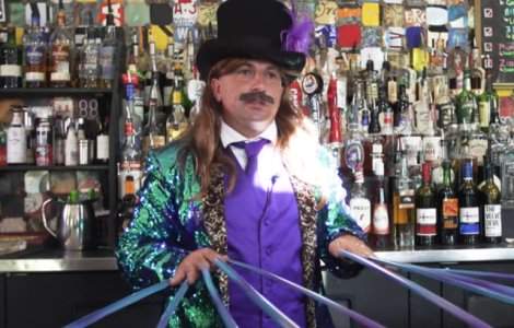 Un american a intrat in Cartea Recordurilor cu cele mai lungi extensii de unghii din lume / VIDEO