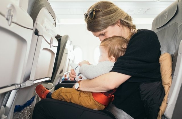 Masura gasita de o companie aeriana pentru a ajuta pasagerii care nu vor sa stea langa copii