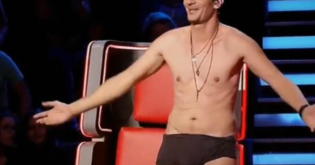 Membru CNA, dupa ce Tudor Chirila s-a dezbracat la TV: "Cantaciosul fara voce l-a calarit semidespuiat pe colegul de platou" /VIDEO