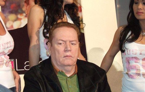 Larry Flint ofera 1 milion de dolari pentru a vedea fisele fiscale ale lui Mitt Romney