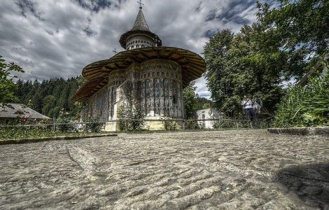 "Like" in loc de "Amin": Manastirile din Romania si-au facut pagini de Facebook